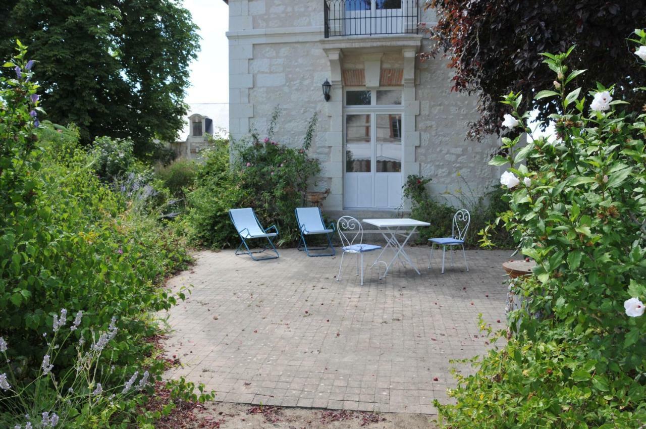 La Terrasse de L'Orangerie du Château - Art Nouveau - GITE 2 Personnes Brain-sur-Allonnes Extérieur photo
